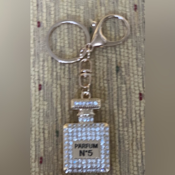LUXURY INSPIRED DECORATIVE KEY CHAIN/ BAG DECOR. NWOT - Picture 2 of 2